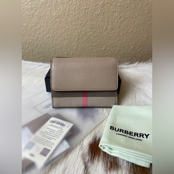 Burberry brand new leather tote bag black+small wallet bundle! 2250$ value - Picture 8 of 13